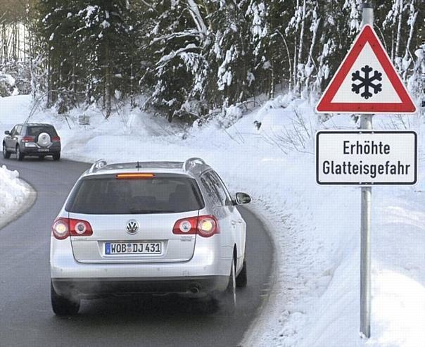 Autofahren bei winterlichen Verhältnissen. Foto: Auto-Reporter